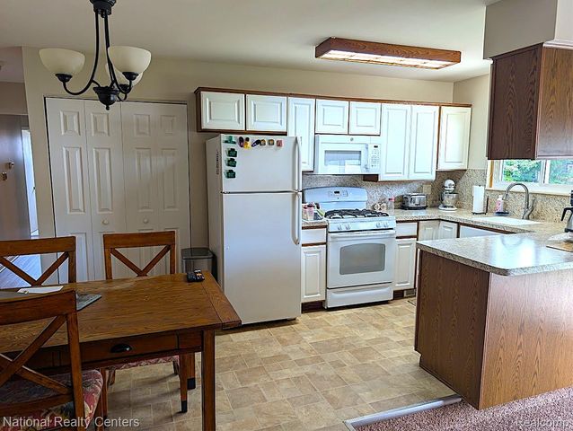 14585 Park Street, Livonia, MI 48154