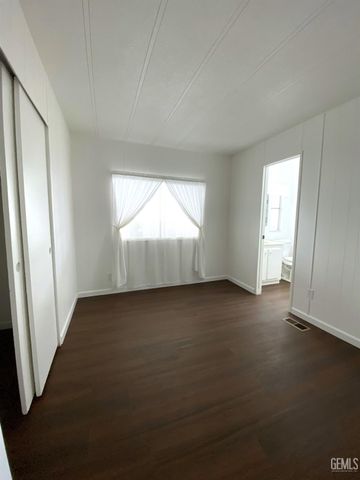 721 Underwood Court, Bakersfield, CA 93301