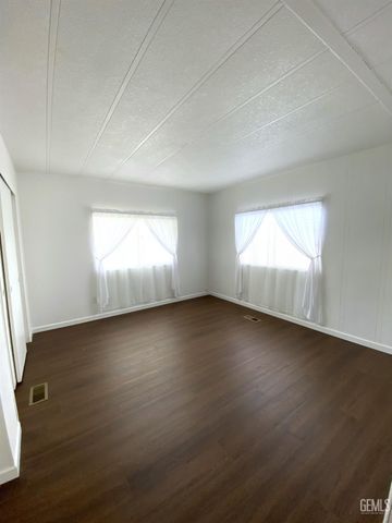 721 Underwood Court, Bakersfield, CA 93301