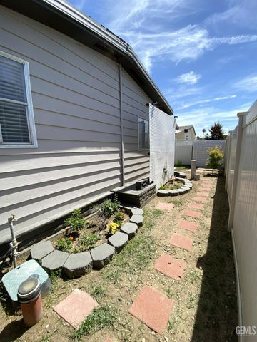 721 Underwood Court, Bakersfield, CA 93301