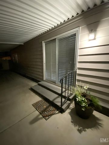 721 Underwood Court, Bakersfield, CA 93301