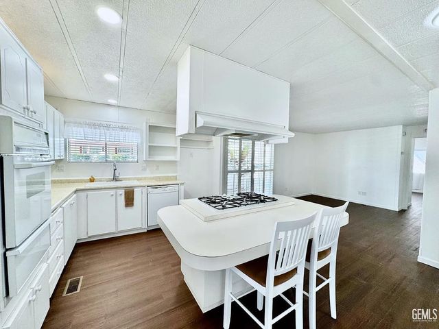 721 Underwood Court, Bakersfield, CA 93301