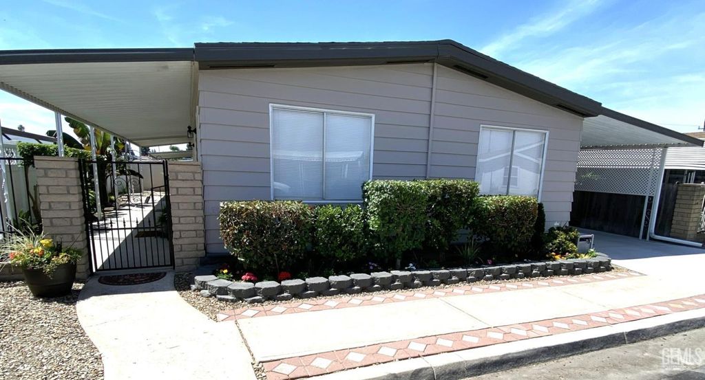 721 Underwood Court, Bakersfield, CA 93301