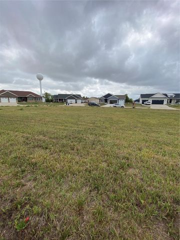 370 Linden St, Alburnett, IA 52202