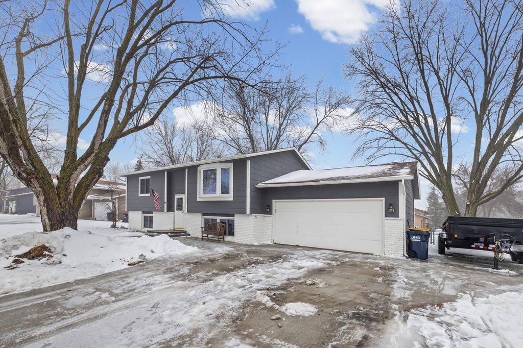 20690 Jacquard Avenue, Lakeville, MN 55044