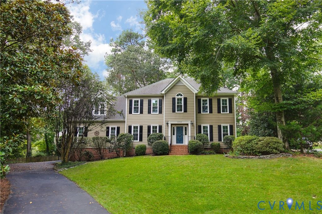 12525 Shadyglen Ct, Midlothian, VA 23114