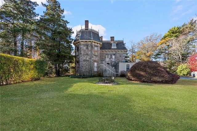 66 Webster Street 9, Newport, RI 02840