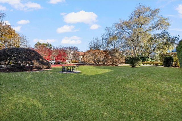 66 Webster Street 9, Newport, RI 02840