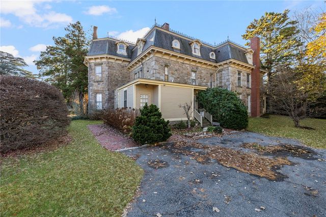 66 Webster Street 9, Newport, RI 02840