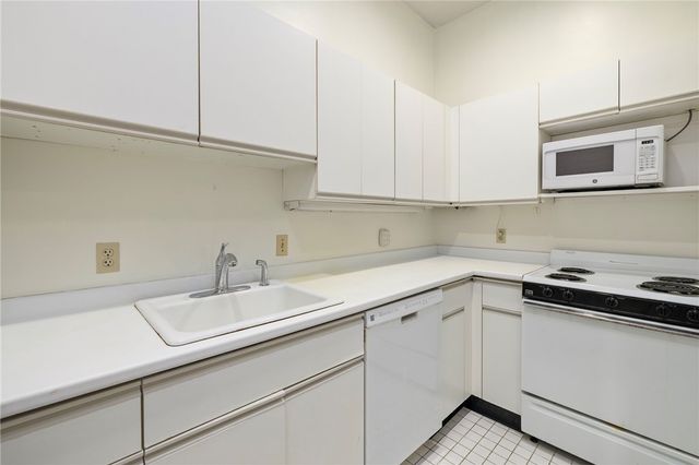 66 Webster Street 9, Newport, RI 02840