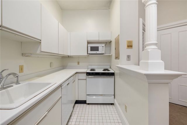 66 Webster Street 9, Newport, RI 02840