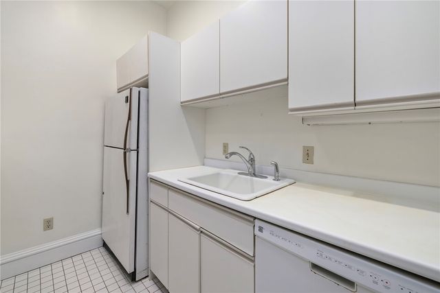 66 Webster Street 9, Newport, RI 02840