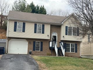 4869 Horseman DR, Roanoke, VA 24019