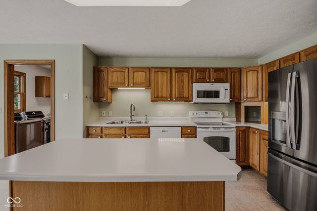 9675 E Katey, Columbus, IN 47203
