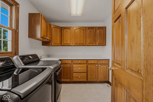 9675 E Katey, Columbus, IN 47203
