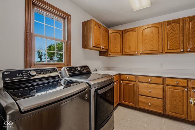 9675 E Katey, Columbus, IN 47203