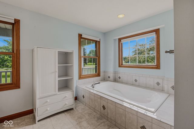 9675 E Katey, Columbus, IN 47203