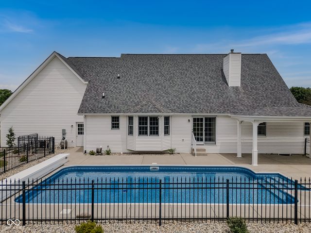 9675 E Katey, Columbus, IN 47203