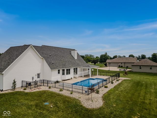 9675 E Katey, Columbus, IN 47203