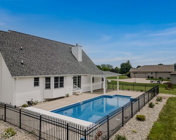 9675 E Katey, Columbus, IN 47203