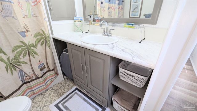 1330 Ridgewood Dr, Lillian, AL 36549