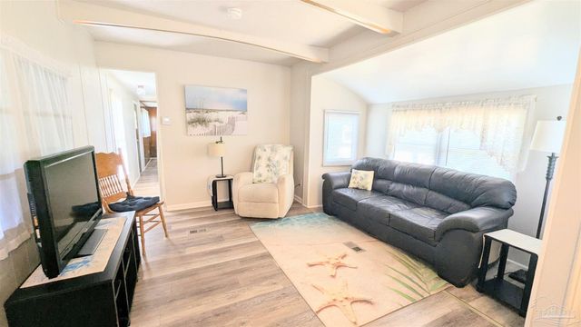 1330 Ridgewood Dr, Lillian, AL 36549