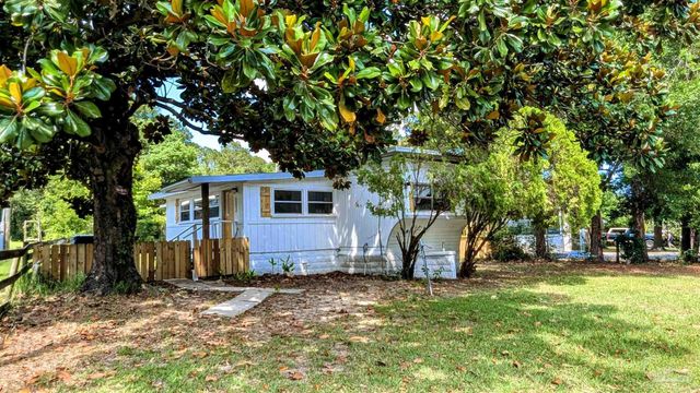 1330 Ridgewood Dr, Lillian, AL 36549