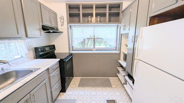 1330 Ridgewood Dr, Lillian, AL 36549