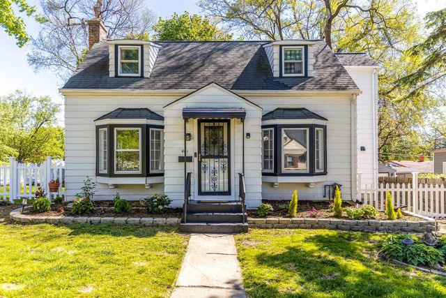 401 S Lake Terrace, Mundelein, IL 60060