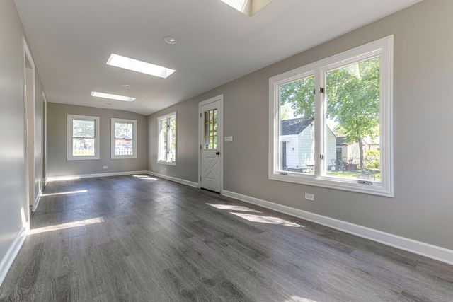 401 S Lake Terrace, Mundelein, IL 60060