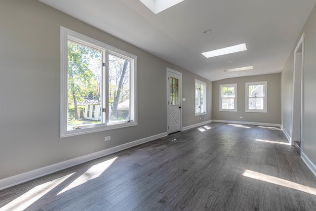 401 S Lake Terrace, Mundelein, IL 60060