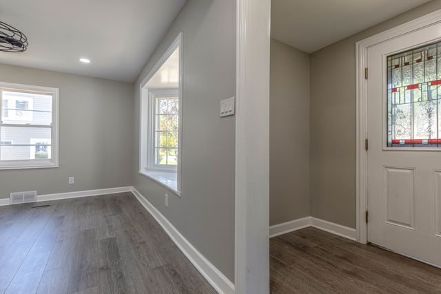 401 S Lake Terrace, Mundelein, IL 60060