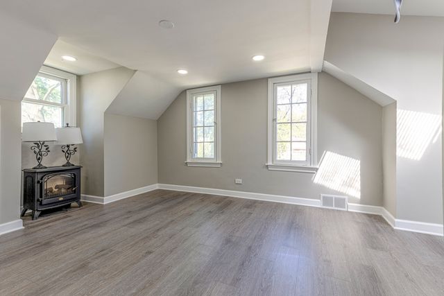 401 S Lake Terrace, Mundelein, IL 60060