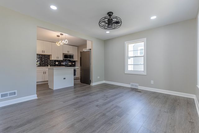 401 S Lake Terrace, Mundelein, IL 60060