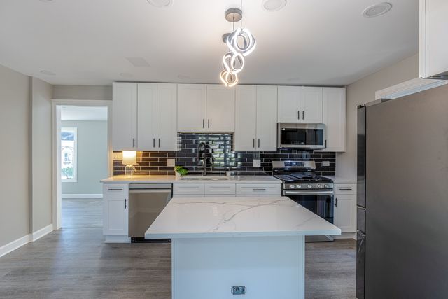 401 S Lake Terrace, Mundelein, IL 60060