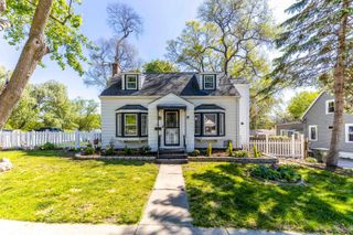 401 S Lake Terrace, Mundelein, IL 60060