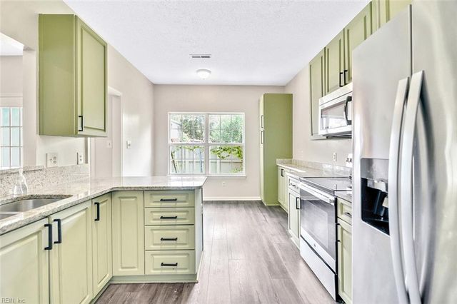 1068 Haygood Estate LN, Virginia Beach, VA 23455
