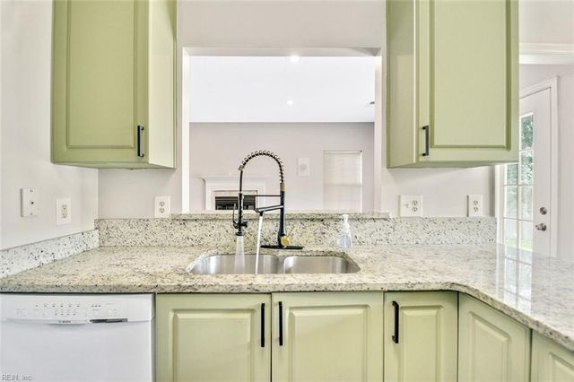 1068 Haygood Estate LN, Virginia Beach, VA 23455
