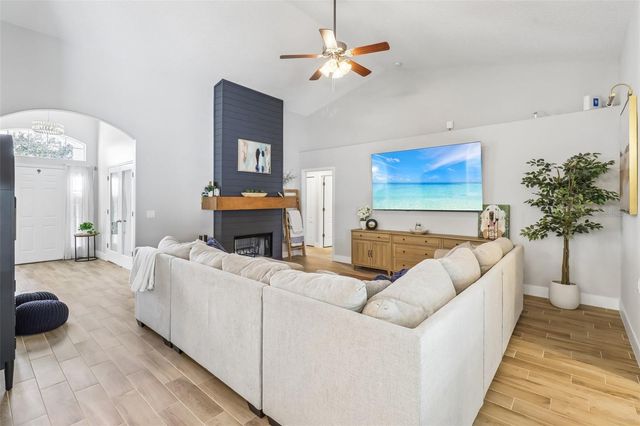 225 GLEN ABBEY LANE, Debary, FL 32713