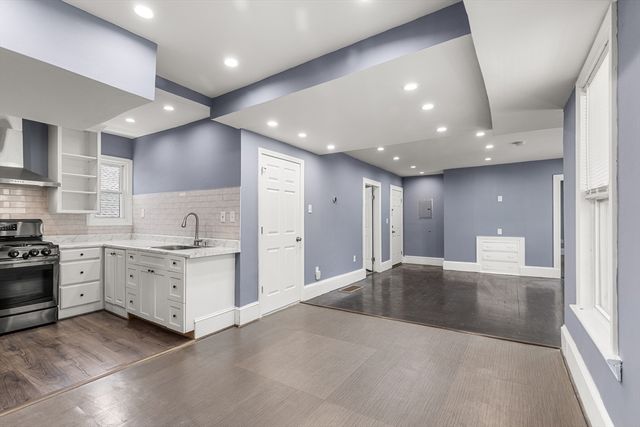 45 Thompson St 2, Boston, MA 02136