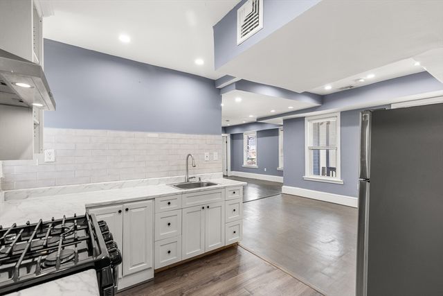 45 Thompson St 2, Boston, MA 02136