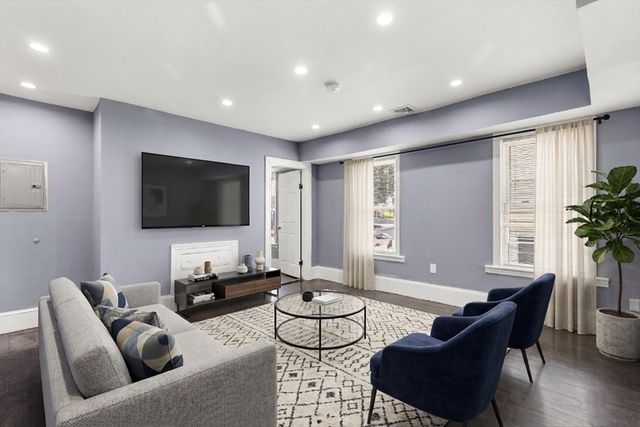 45 Thompson St 2, Boston, MA 02136
