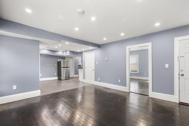 45 Thompson St 2, Boston, MA 02136