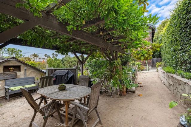 1560 Galen Drive, Laguna Beach, CA 92651