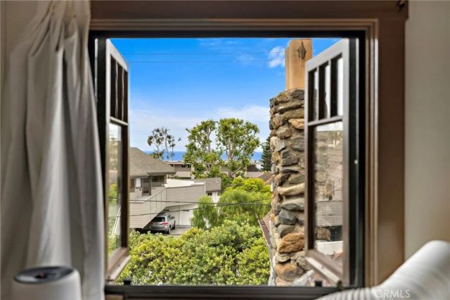 1560 Galen Drive, Laguna Beach, CA 92651