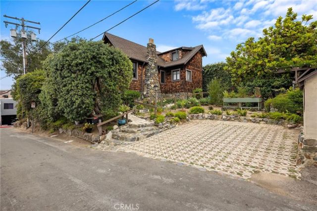 1560 Galen Drive, Laguna Beach, CA 92651