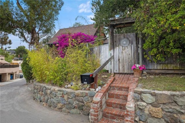 1560 Galen Drive, Laguna Beach, CA 92651