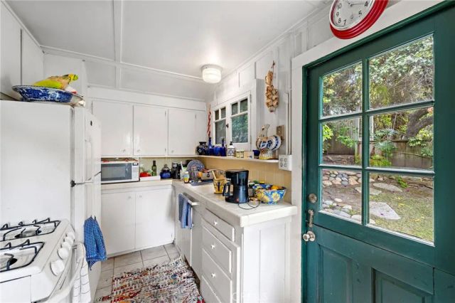 1560 Galen Drive, Laguna Beach, CA 92651