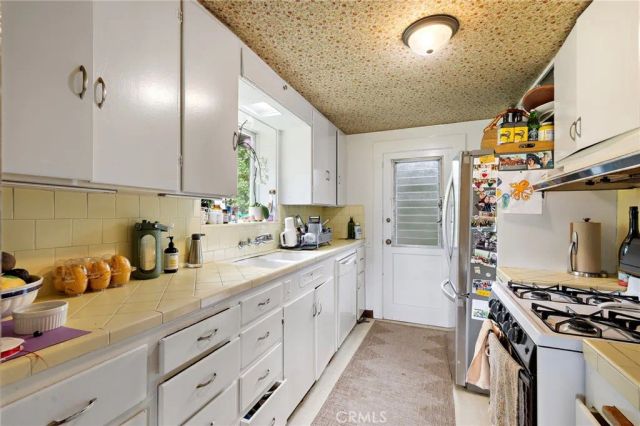 1560 Galen Drive, Laguna Beach, CA 92651