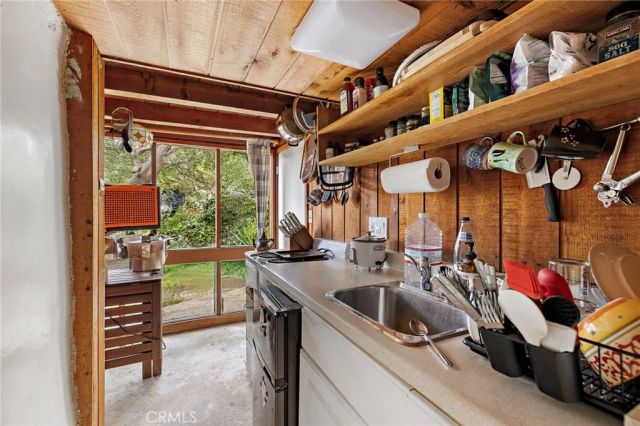 1560 Galen Drive, Laguna Beach, CA 92651